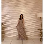 板野友美、「ベストフォーマルウェアアワード」授賞式でドレス姿披露