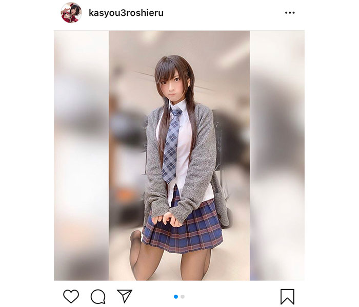 コスプレイヤー・火将ロシエル、「タイツの日」の制服×タイツショットを公開！