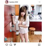 京佳、自主制作写真集から脱衣所オフショット披露！「めちゃめちゃ美脚」