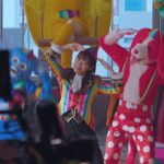 指原莉乃がサーカス団を率いてユニークなダンスを披露！