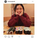 杉咲花、鉄火巻きを前に笑顔のパワーチャージ！