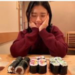 杉咲花、鉄火巻きを前に笑顔のパワーチャージ！