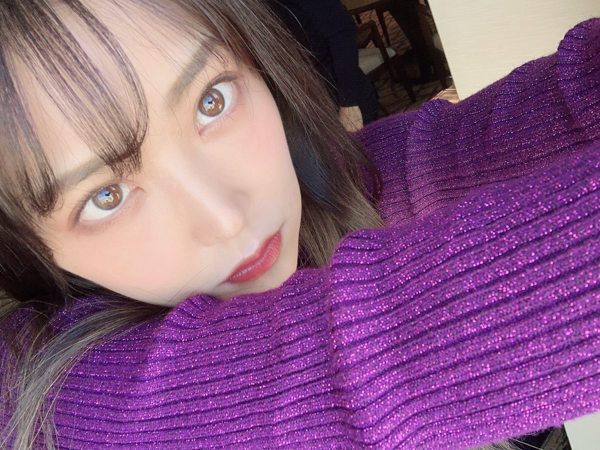 NMB48 白間美瑠、白ビキニに紫ニットで大人セクシー全開！「これはアカン」「神スタイル」