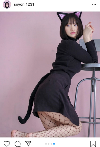 そよん、網タイツの黒猫コスプレショットを大量公開！「キュン死した」