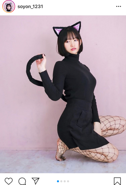 そよん、網タイツの黒猫コスプレショットを大量公開！「キュン死した」