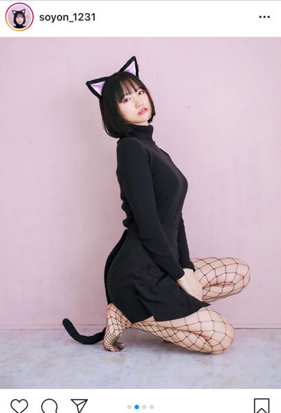 そよん、網タイツの黒猫コスプレショットを大量公開！「キュン死した」