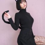 そよん、網タイツの黒猫コスプレショットを大量公開！「キュン死した」