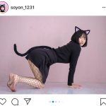 そよん、網タイツの黒猫コスプレショットを大量公開！「キュン死した」