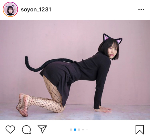 そよん、網タイツの黒猫コスプレショットを大量公開！「キュン死した」