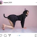 そよん、網タイツの黒猫コスプレショットを大量公開！「キュン死した」