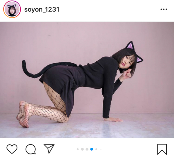 そよん、網タイツの黒猫コスプレショットを大量公開！「キュン死した」