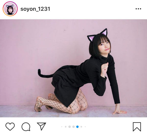 そよん、網タイツの黒猫コスプレショットを大量公開！「キュン死した」