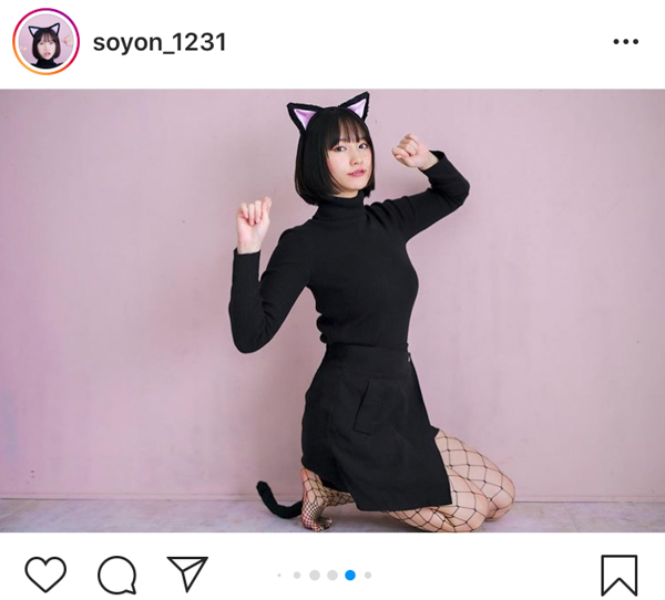 そよん、網タイツの黒猫コスプレショットを大量公開！「キュン死した」