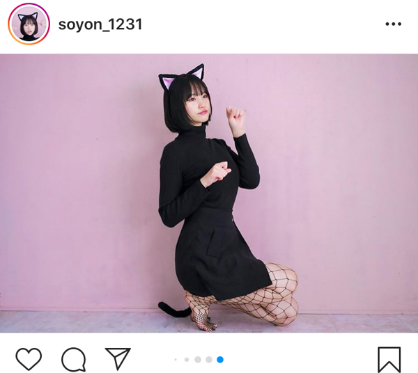 そよん、網タイツの黒猫コスプレショットを大量公開！「キュン死した」