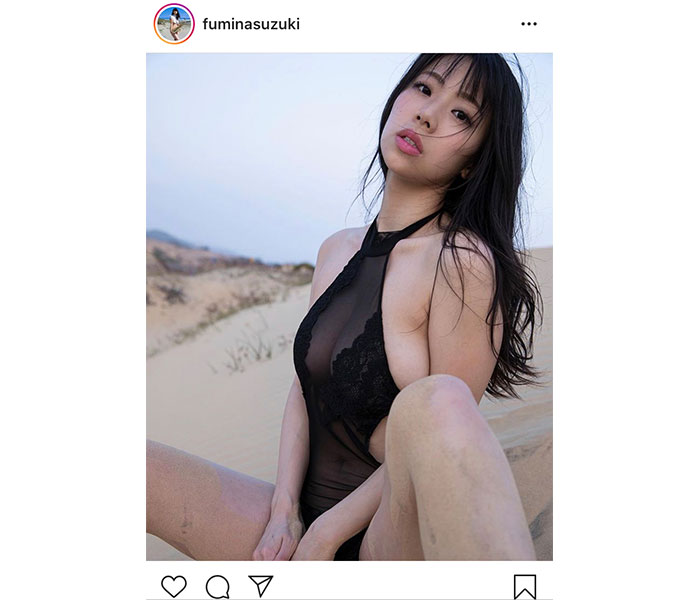 鈴木ふみ奈、薄明の光に浮かぶ黒レースビキニショット！「とても素敵」「いつもながら眼福！！」