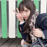 NMB48 梅山恋和、制服×ヒョウ柄マフラーコーデで「デートする？」