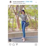 兒玉遥、地元福岡で母のトップスを活かしたジーンズコーデを紹介！　「はるっぴのお母さんもおしゃれさんなんだろうな」「はるっぴ、スタイル良っ…！」