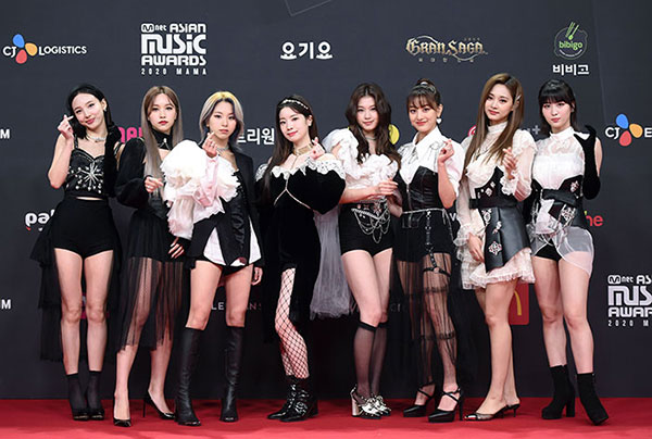 TWICE(트와이스)がMAMAのレッドカーペットに登場！＜2020 Mnet ASIAN MUSIC AWARDS＞