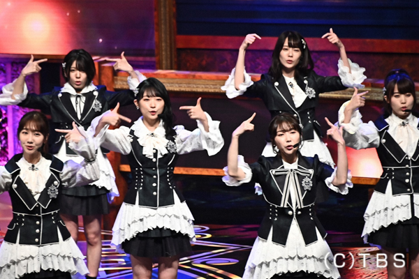 AKB48、ファンとの絆を繋いだ『離れていても』を歌唱＜第62回 輝く！日本レコード大賞＞