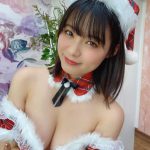 星名美津紀、色白素肌＆美バストで魅せるセクシーサンタに釘付け！