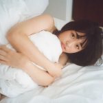 石田桃香、純白ランジェリー姿のバックショットに歓喜の声ぞくぞく