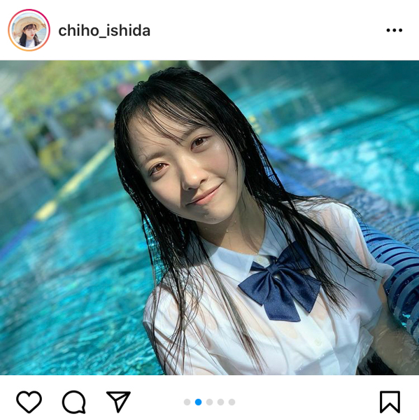 STU48 石田千穂、初写真集からオフショット公開！「見たくなりましたか？」