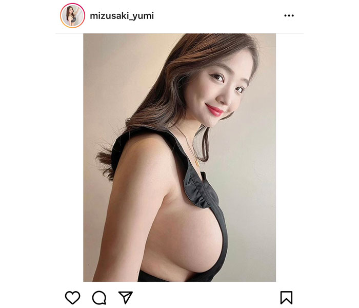 水咲優美のふっくら横乳ショットが「素晴らしすぎる」