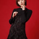HKT48 森保まどか、白or黒コーデの生写真オフショット公開「選べんからまどか派！」