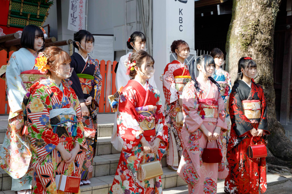 HKT48新成人、地元・櫛田神社にて成人式開催。秋吉優花「今年10周年を迎えるので感謝を伝える1年にしたい」