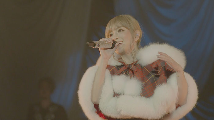 浜崎あゆみ、昨年のクリスマスイヴに生配信したスペシャルライヴをYouTubeにて特別公開！