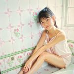 AKB48 千葉恵里、幼さと大人の境界で魅せるソログラビアオフショットを大量公開「永久保存版すぎる！！」