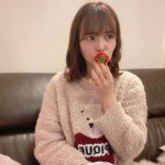HKT48 渕上舞、おうちで楽しむ馴染みの苺で溢れる笑顔「今日も可愛い写真ありがとうね」