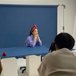 深川麻衣、頭の上から転がり落ちるリンゴを捉えた奇跡の写真