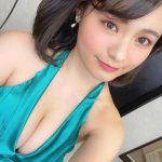 星名美津紀、豊満バストがのぞくドレスコーデを披露