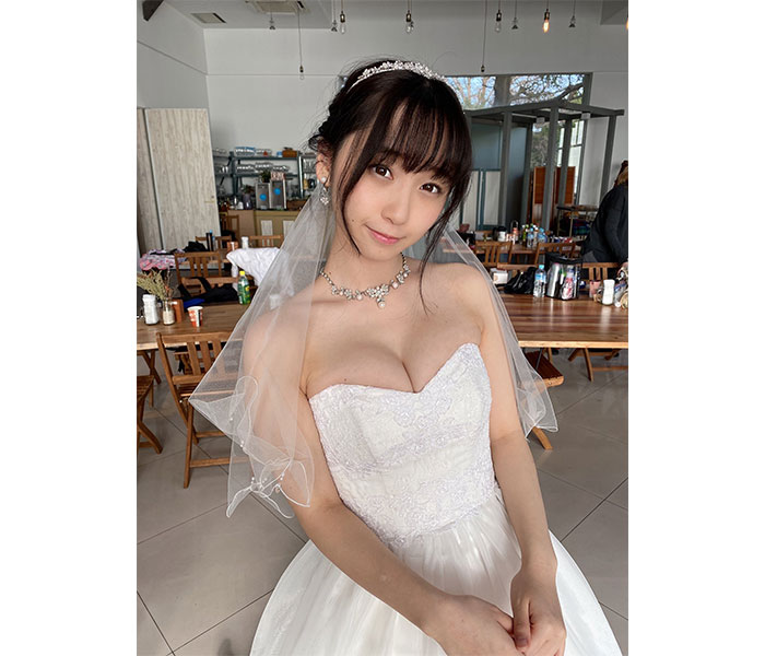 伊織もえ、初めてのウェディングドレス姿に歓喜の声ぞくぞく！「結婚したくなっちゃった」