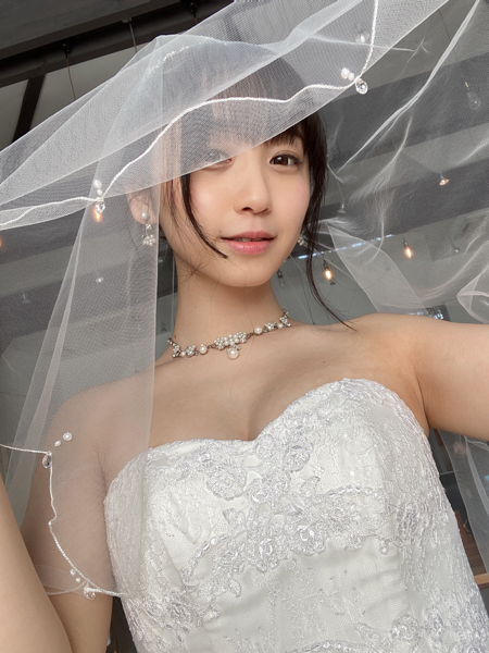 伊織もえ、初めてのウェディングドレス姿に歓喜の声ぞくぞく！「結婚したくなっちゃった」