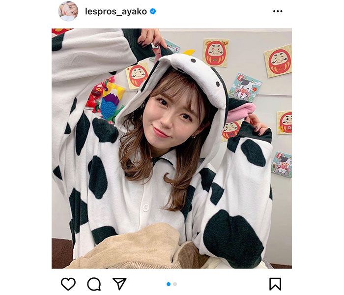 井口綾子、縁起が良い牛パーカー姿で笑顔をお届け！