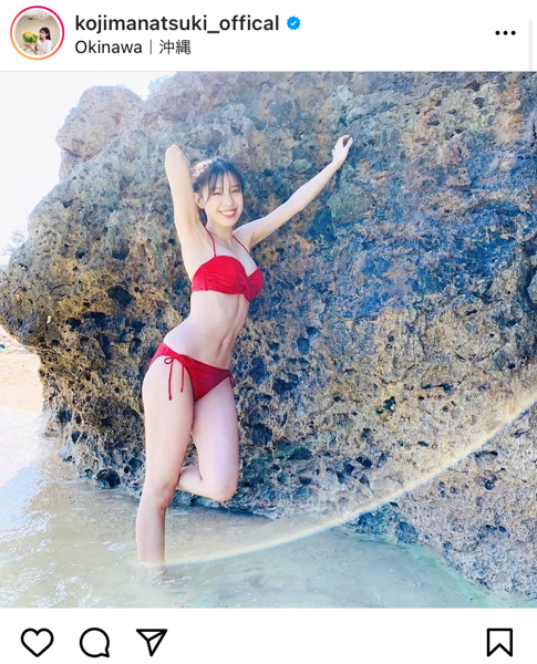 小嶋菜月、青い海に映える鮮烈赤ビキニに歓喜の声！
