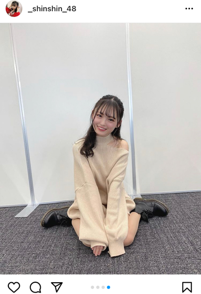 NMB48 新澤菜央、上目遣いの「あざとニット」姿に興味“しんしん”！