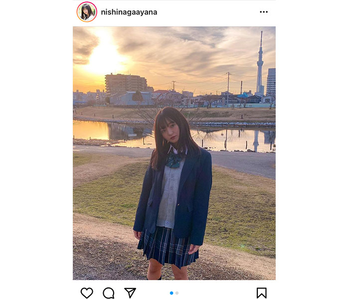 西永彩奈、まるで放課後のような制服姿で青春ワンシーン