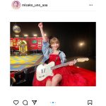 宇野実彩子、エレキギターを片手にロックなコーデを披露！