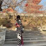 NMB48 梅山恋和、黒の振袖姿でお餅をパクり！
