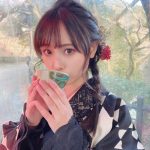 NMB48 梅山恋和、黒の振袖姿でお餅をパクり！