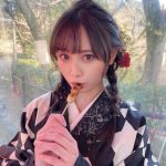 NMB48 梅山恋和、黒の振袖姿でお餅をパクり！
