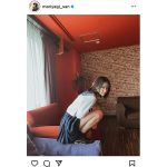 永尾まりや、貴重なセーラー服姿のオフショットを披露！