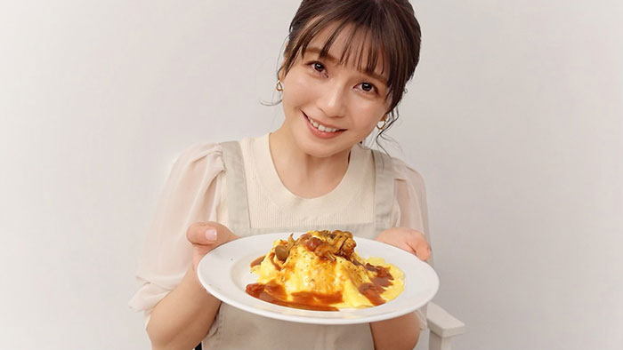 宇野実彩子(AAA)がソロデビュー3周年を迎え、心境を語る。