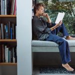 EXILE TAKAHIRO、じゃらんの未公開ショットで裸足の読書姿を公開！「脚の指も長い」
