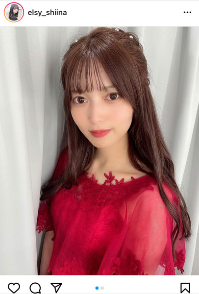 elsy 新井椎夏、イメージカラーの赤ドレスで放つアイドルオーラ！「女神かと思った」