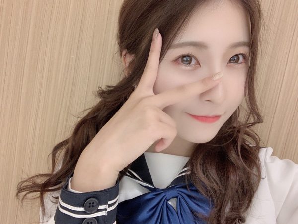 SKE48 杉山愛佳、メイド、制服衣装のハーフツインを披露！「完璧なアイドルじゃん！」