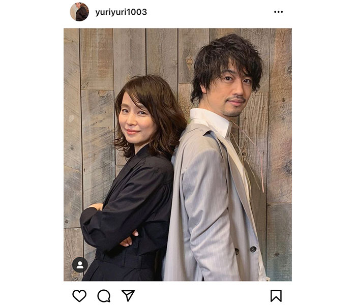 石田ゆり子、斎藤工との背中合わせの2ショット披露！「凄くお似合いです」